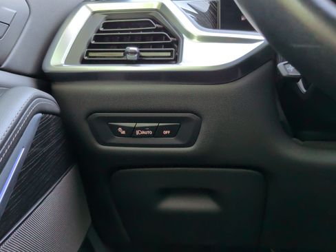 Used 2025 BMW X5 sDrive40i w/ Executive Package RWD image 24