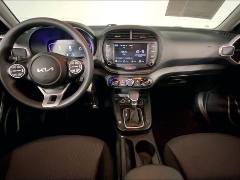 Certified 2025 Kia Soul LX w/ LX Technology Package FWD image 15