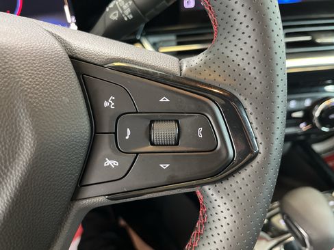 Used 2026 Chevrolet Trax RS w/ Sunroof Package FWD image 19