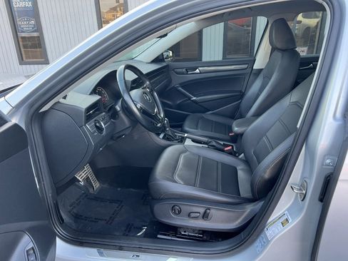 Used 2020 Volkswagen Passat 2.0T R-Line image 9