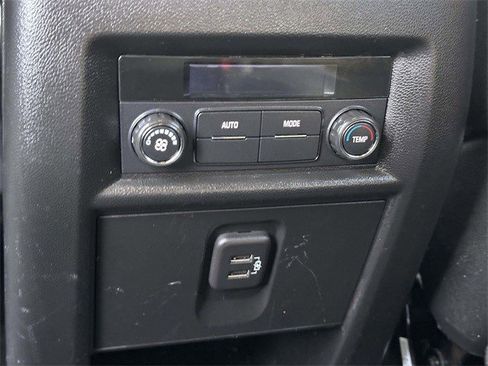 Certified 2023 Chevrolet Traverse LT w/ Rear Camera Mirror Package image 13