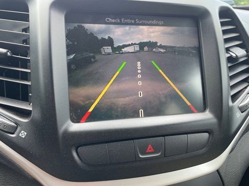 Used 2015 Jeep Cherokee Limited FWD image 14