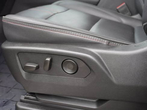 Used 2025 Chevrolet Suburban RST image 14