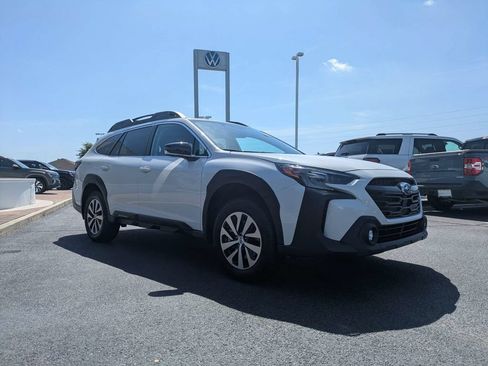 Used 2025 Subaru Outback Premium AWD/4WD image 3