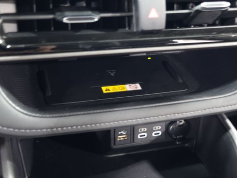 Used 2024 Toyota Highlander XLE FWD image 26