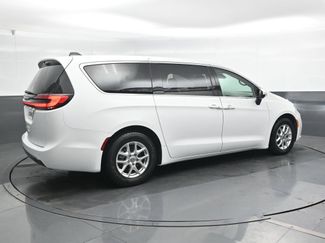 Used 2023 Chrysler Pacifica Touring-L FWD video 2
