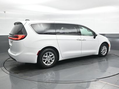 Used 2023 Chrysler Pacifica Touring-L