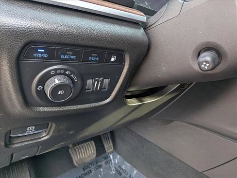 Used 2022 Jeep Grand Cherokee Summit w/ Advanced Protech Group IV image 16