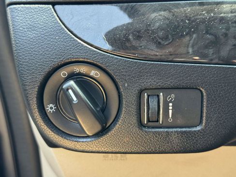 Used 2019 Dodge Grand Caravan SE w/ UConnect Hands-Free Group FWD image 16