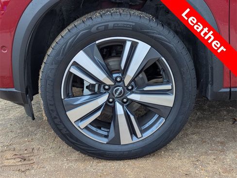 Used 2023 Nissan Rogue SL w/ SL Premium Package image 9