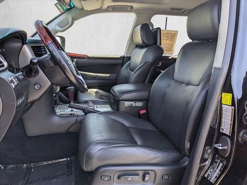 Used 2015 Lexus LX 570 4WD w/ Luxury Package image 17