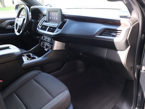 Used 2023 Chevrolet Suburban LS RWD image 18