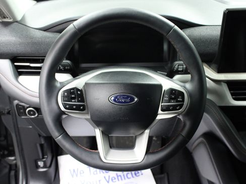 Used 2025 Ford Explorer Active w/ Active Comfort Package AWD/4WD image 18