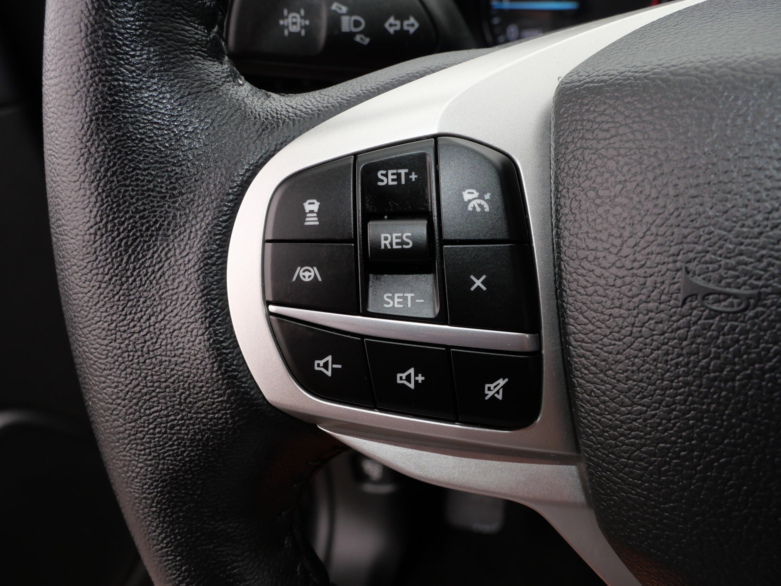 Used 2023 Ford Explorer Limited w/ Limited Technology Package AWD/4WD image 27