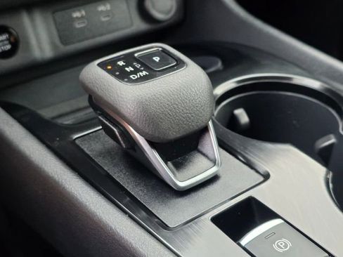 Used 2025 Nissan Rogue SV image 32