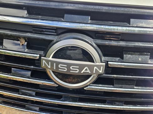 Used 2024 Nissan Rogue SL FWD image 10