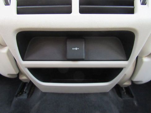 Used 2022 Jaguar E-PACE SE image 29