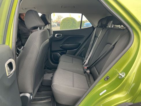 Used 2022 Hyundai Venue SE image 24