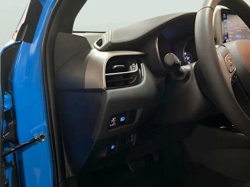 Used 2019 Toyota C-HR XLE FWD image 16