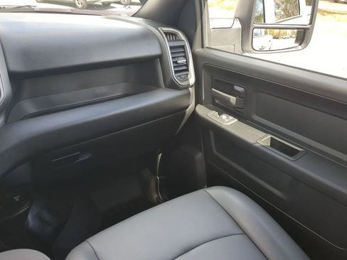 Used 2025 RAM 2500 Tradesman w/ Chrome Appearance Group image 17