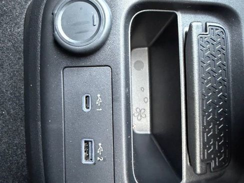 Used 2025 Nissan Ariya AWD image 24