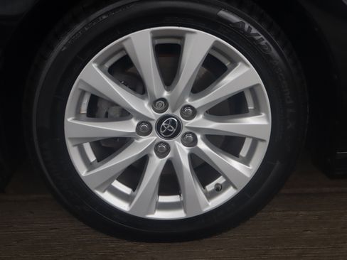 Used 2019 Toyota Camry LE image 18