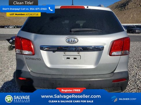Used 2013 Kia Sorento LX w/ Convenience Pkg image 8