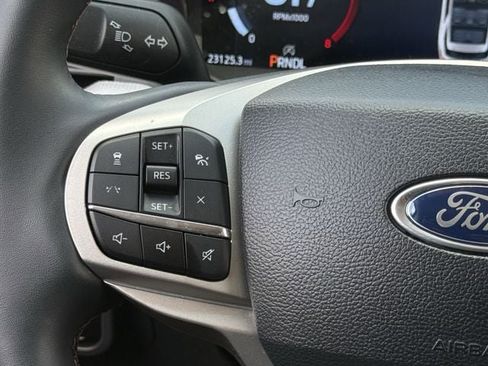 Used 2025 Ford Explorer Active RWD image 13