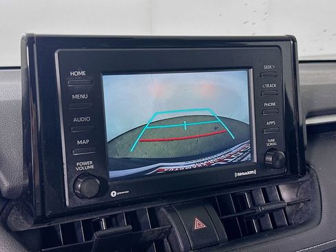 Used 2022 Toyota RAV4 LE image 10