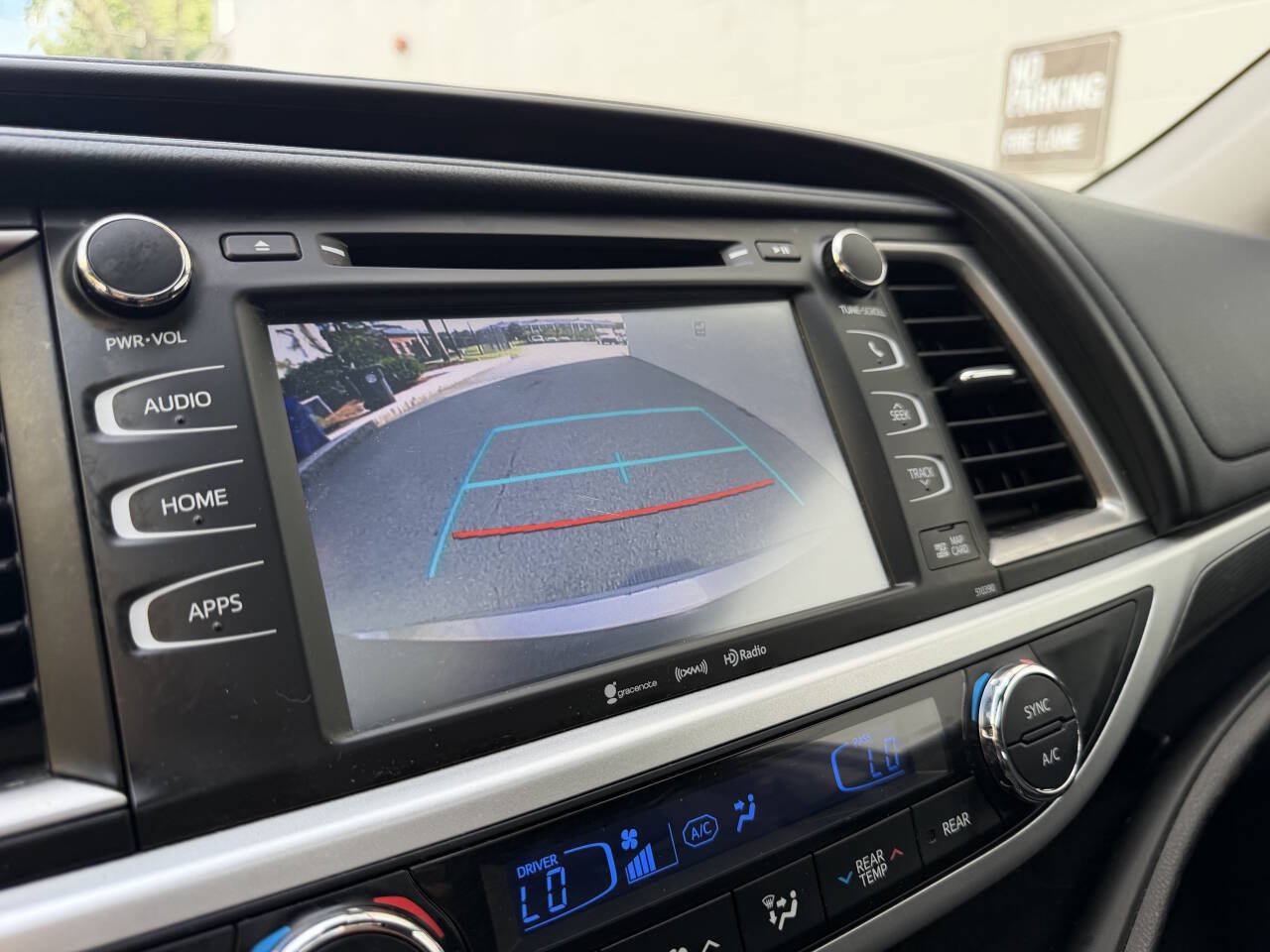 Used 2019 Toyota Highlander SE AWD/4WD image 32