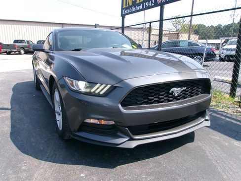 Used 2016 Ford Mustang Coupe image 5