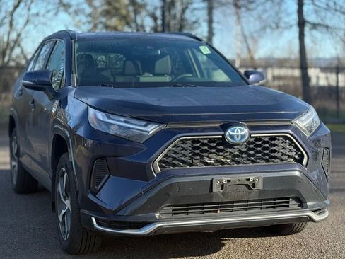 Used 2023 Toyota RAV4 SE w/ Weather & Moonroof Package image 7