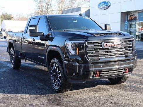 Used 2025 GMC Sierra 2500 AT4 image 2