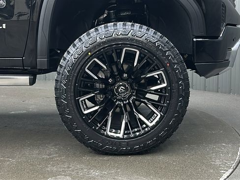 Used 2025 GMC Sierra 1500 Denali Ultimate image 10