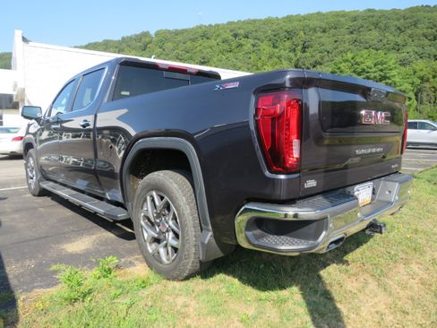 Used 2022 GMC Sierra 1500 SLT w/ SLT Premium Plus Package image 4