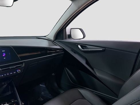 Certified 2023 Kia Niro EX image 24