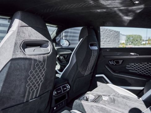 Used 2024 Lamborghini Urus Performante image 47