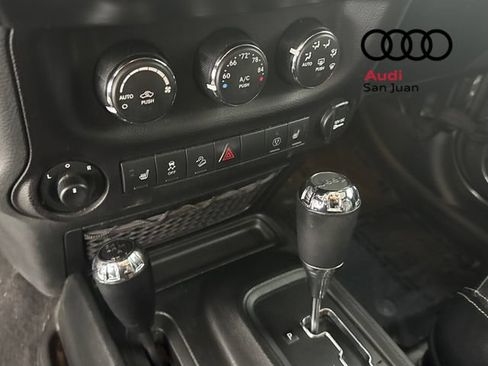 Used 2017 Jeep Wrangler Unlimited Rubicon w/ Connectivity Group AWD/4WD image 39