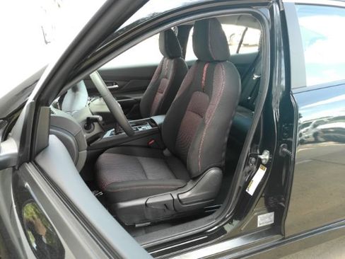 Used 2026 Nissan Sentra SR w/ Floor Mat Package FWD image 13