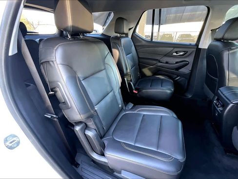 Used 2020 Chevrolet Traverse LT image 19