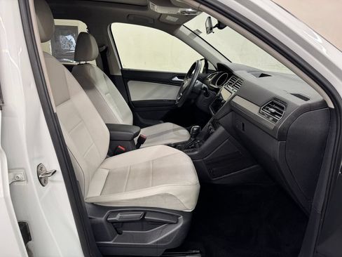 Used 2020 Volkswagen Tiguan SE w/ Panoramic Sunroof Package AWD/4WD image 27