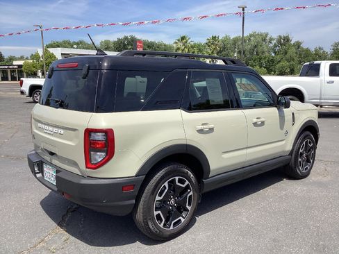 Used 2024 Ford Bronco Sport Outer Banks w/ Tech Package AWD/4WD image 3