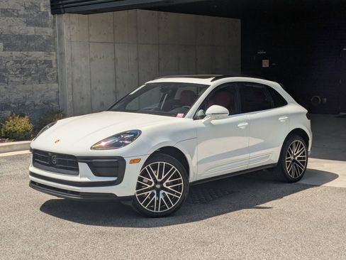 Used 2025 Porsche Macan image 1