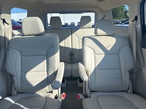 Used 2022 GMC Acadia Denali w/ Denali Ultimate Package FWD image 24