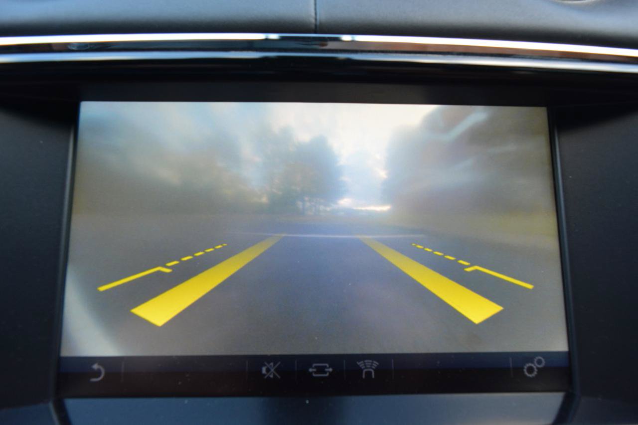 Used 2016 Jaguar XJ L Portfolio RWD image 24