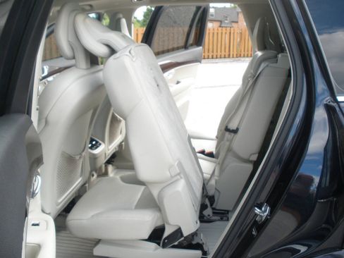 Used 2016 Volvo XC90 T6 Momentum w/ Momentum Plus Package AWD/4WD image 34