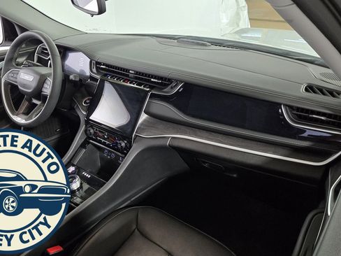 Used 2022 Jeep Grand Cherokee Limited 4xe image 34