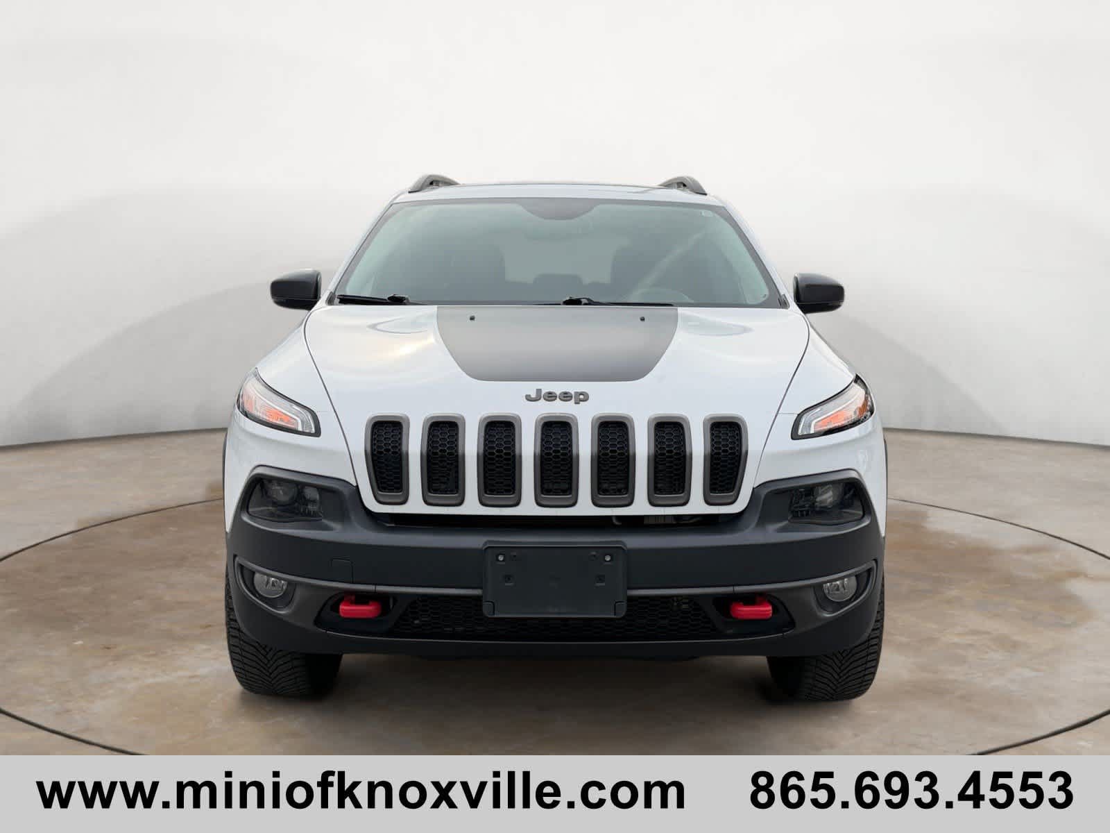 Used 2017 Jeep Cherokee Trailhawk AWD/4WD image 8
