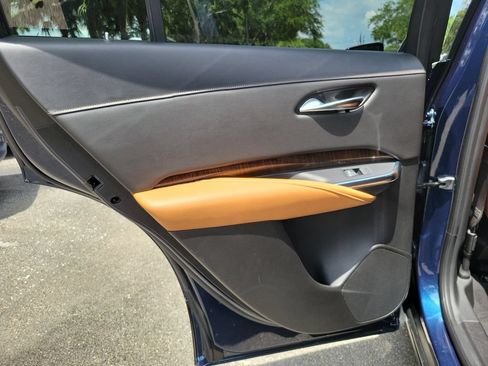 Used 2021 Cadillac XT4 Premium Luxury FWD image 10