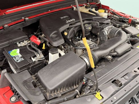 Used 2018 Jeep Wrangler Unlimited Sahara w/ Uconnect 4C Nav & Sound Group AWD/4WD image 17